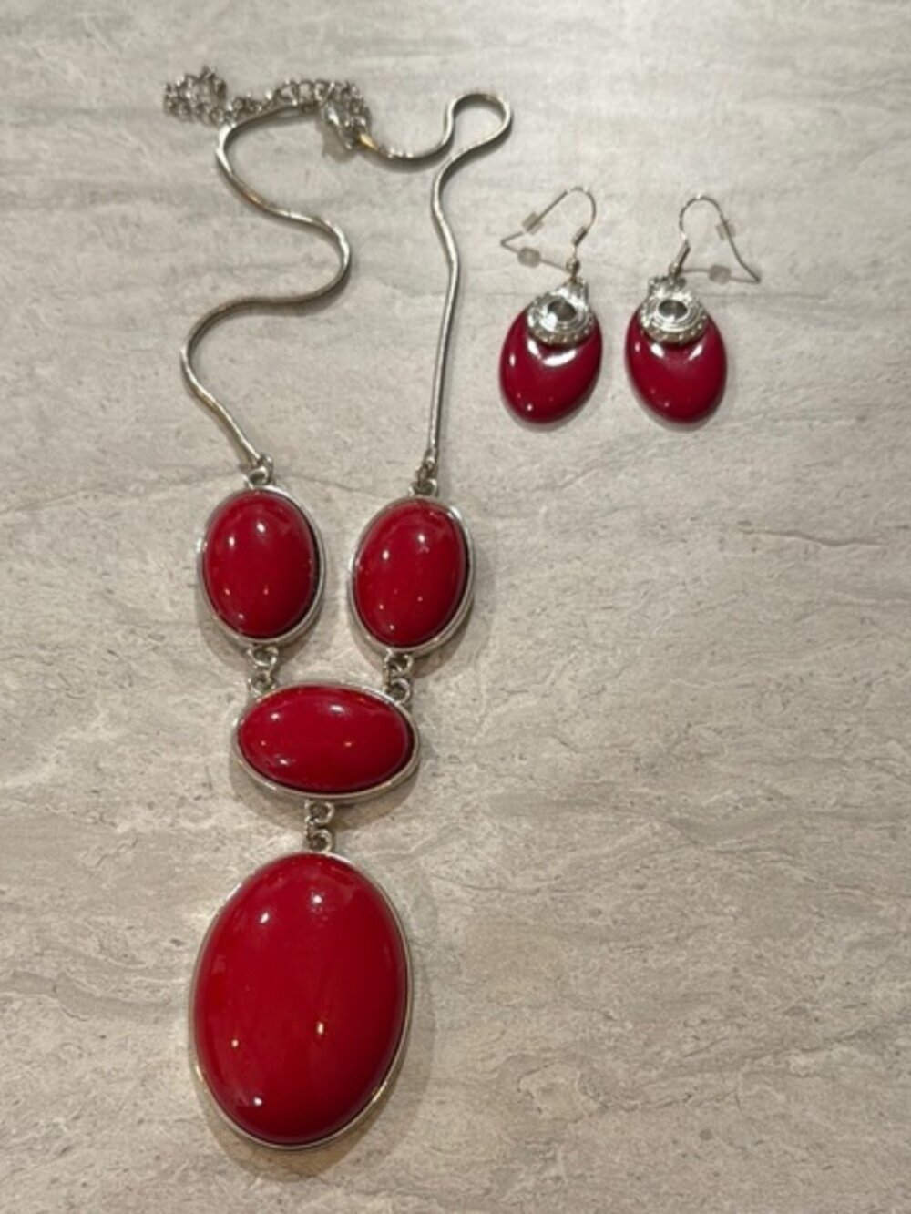 Red and Silver Cabochon Necklace with Elegant Design